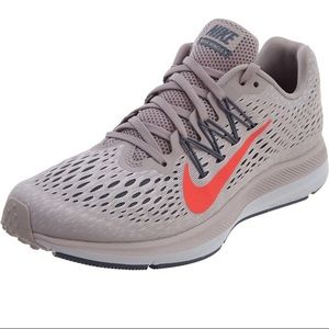 Nike Zoom Winflo 5- size 7